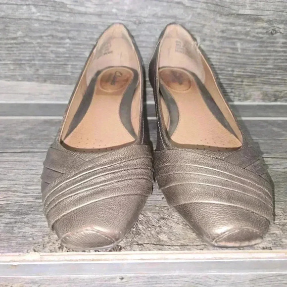 Clark’s gold wedge shoes - Picture 2 of 5